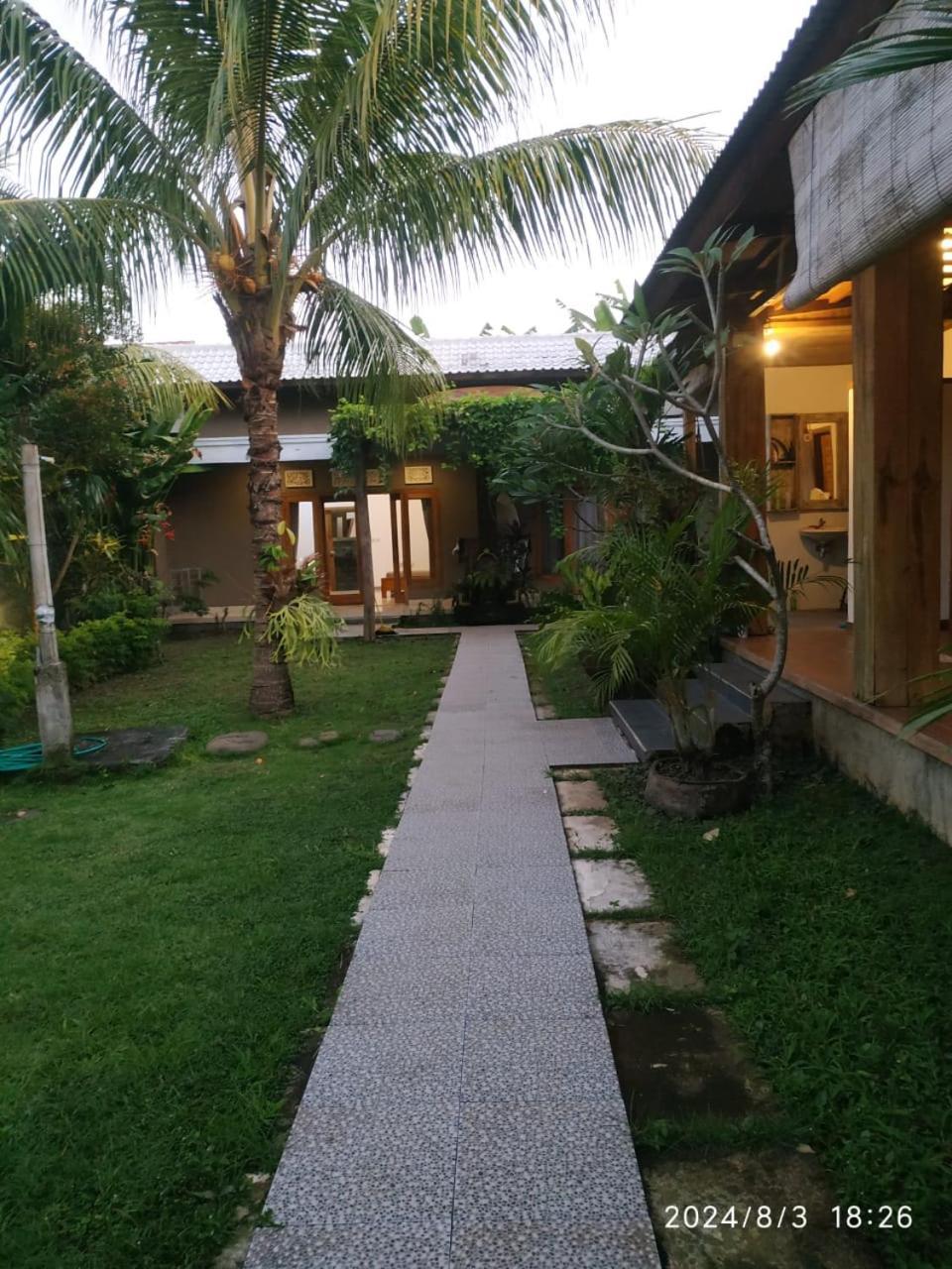 Harris Surf Villa Палакан Екстер'єр фото